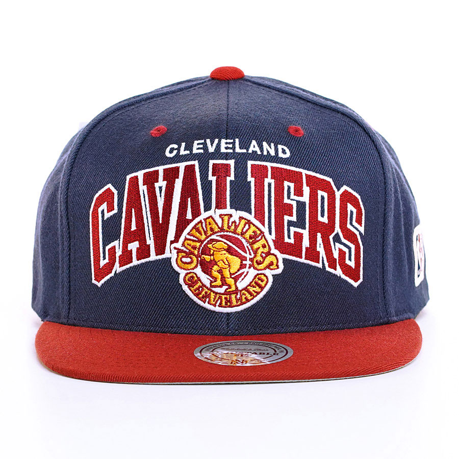 Mitchell & Ness CLEVELAND CAVALIERS HWC Team Arch Cap navy/weinrot
