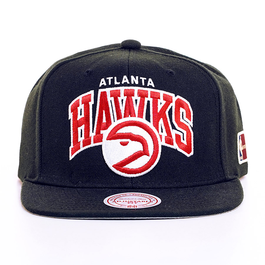 Mitchell & Ness ATLANTIC HAWKS Black Team Arch NBA HWC Cap schwarz