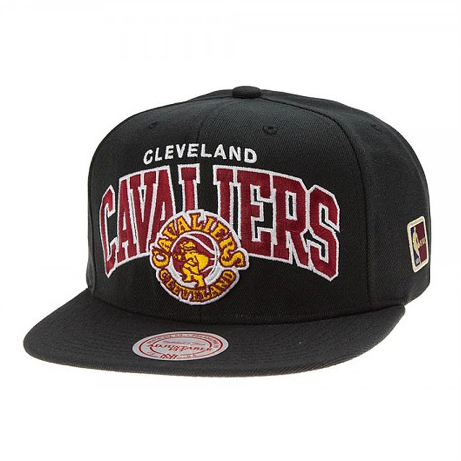 Mitchell & Ness CLEVELAND CAVALIERS Black Team Arch NBA HWC Cap schwarz